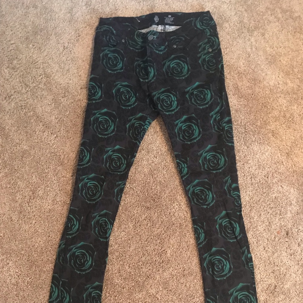 Bleeding Heart Skinny Jeans Black With Green Roses